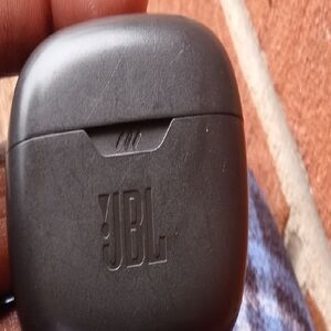 JBL Charcoal Earbuds Case